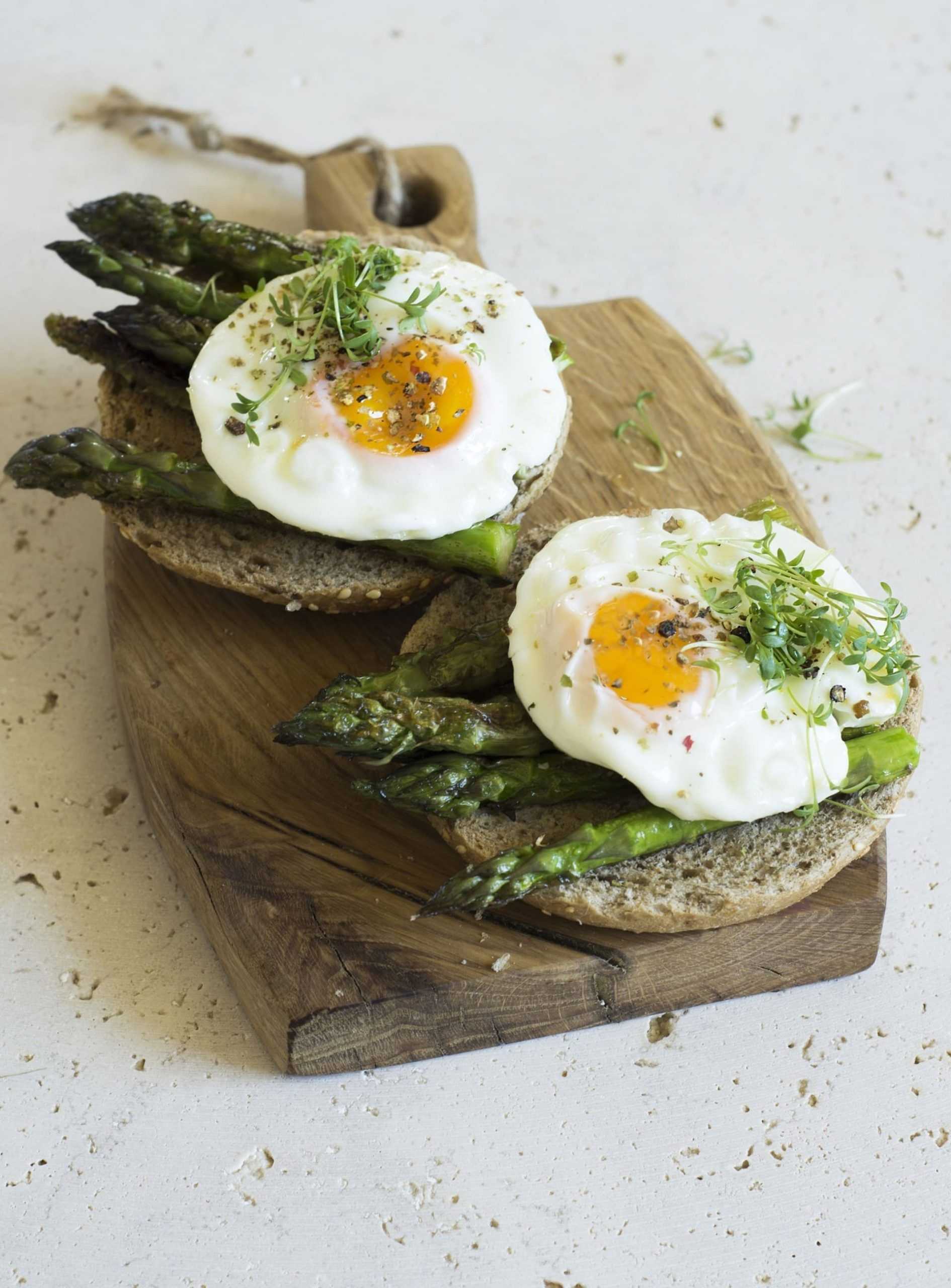 Crunchy Grilled Asparagus & Eggs