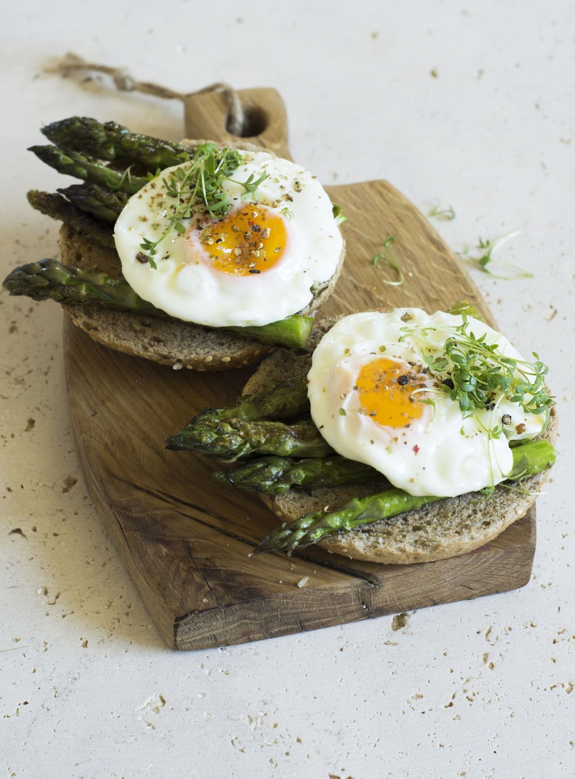 Crunchy Grilled Asparagus & Eggs by Get Going | Get Going Personal Training